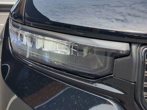 Used 2023 Jeep Grand Cherokee Limited w/ Black Appearance Package image 9