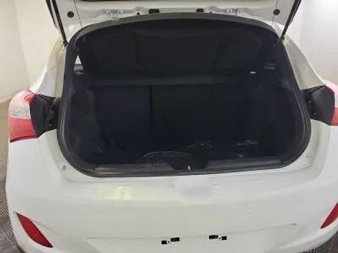 Used 2017 Hyundai Elantra GT image 8