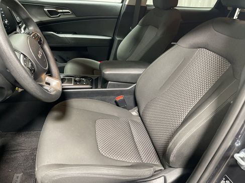Used 2024 Kia Sportage LX image 19