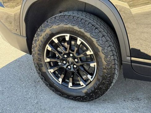 Used 2026 Chevrolet Traverse LT image 12