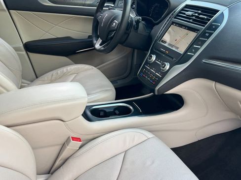 Certified 2019 Lincoln MKC Reserve w/ MKC Technology Package FWD image 17