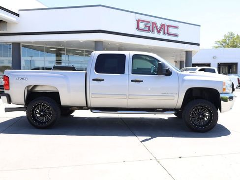 Used 2007 Chevrolet Silverado 2500 LT w/ 1LT Convenience Package AWD/4WD image 7