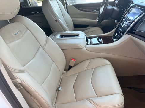 Used 2017 Cadillac Escalade Premium Luxury AWD/4WD image 14