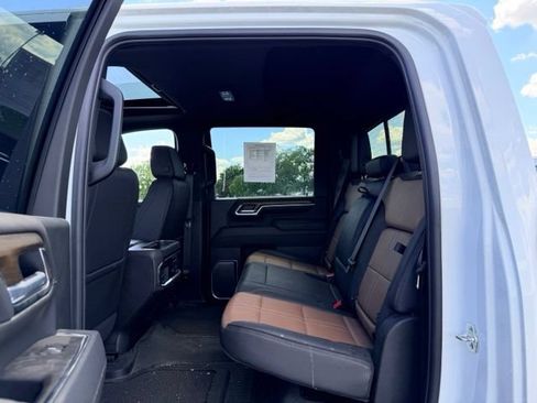 Used 2025 Chevrolet Silverado 2500 High Country w/ Technology Package AWD/4WD image 7