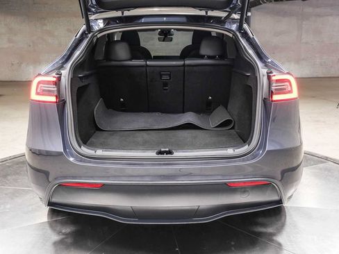 Used 2023 Tesla Model Y 2WD image 29