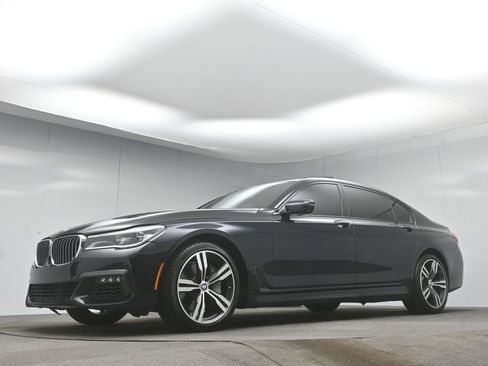 Used 2019 BMW 750i image 43