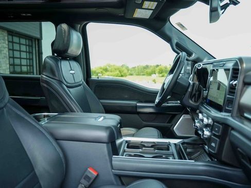Used 2025 Ford F450 Platinum image 15