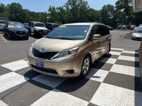 Used 2013 Toyota Sienna LE FWD image 5