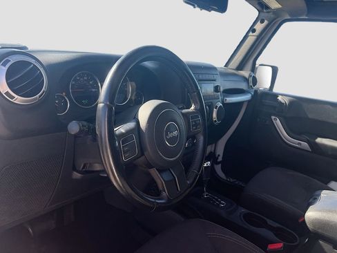 Used 2018 Jeep Wrangler Unlimited Sahara image 9