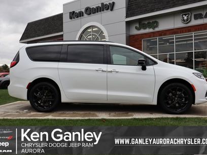 New 2026 Chrysler Pacifica Limited w/ S Appearance Package