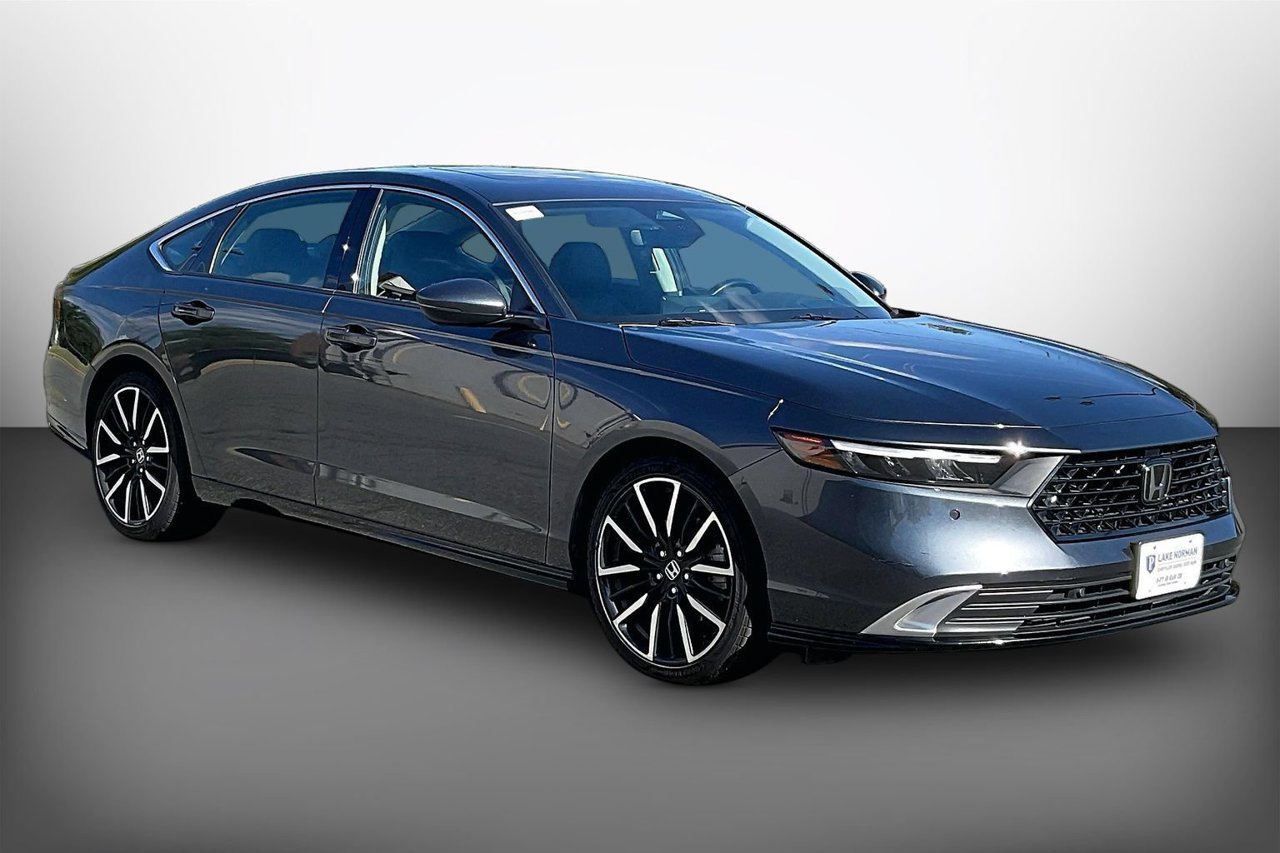 Used 2023 Honda Accord Touring image 1