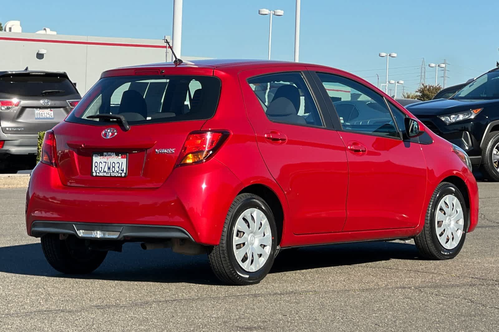Used 2017 Toyota Yaris L w/ Carpet Mat Package FWD image 2