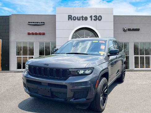 Used 2023 Jeep Grand Cherokee L Laredo AWD/4WD image 2