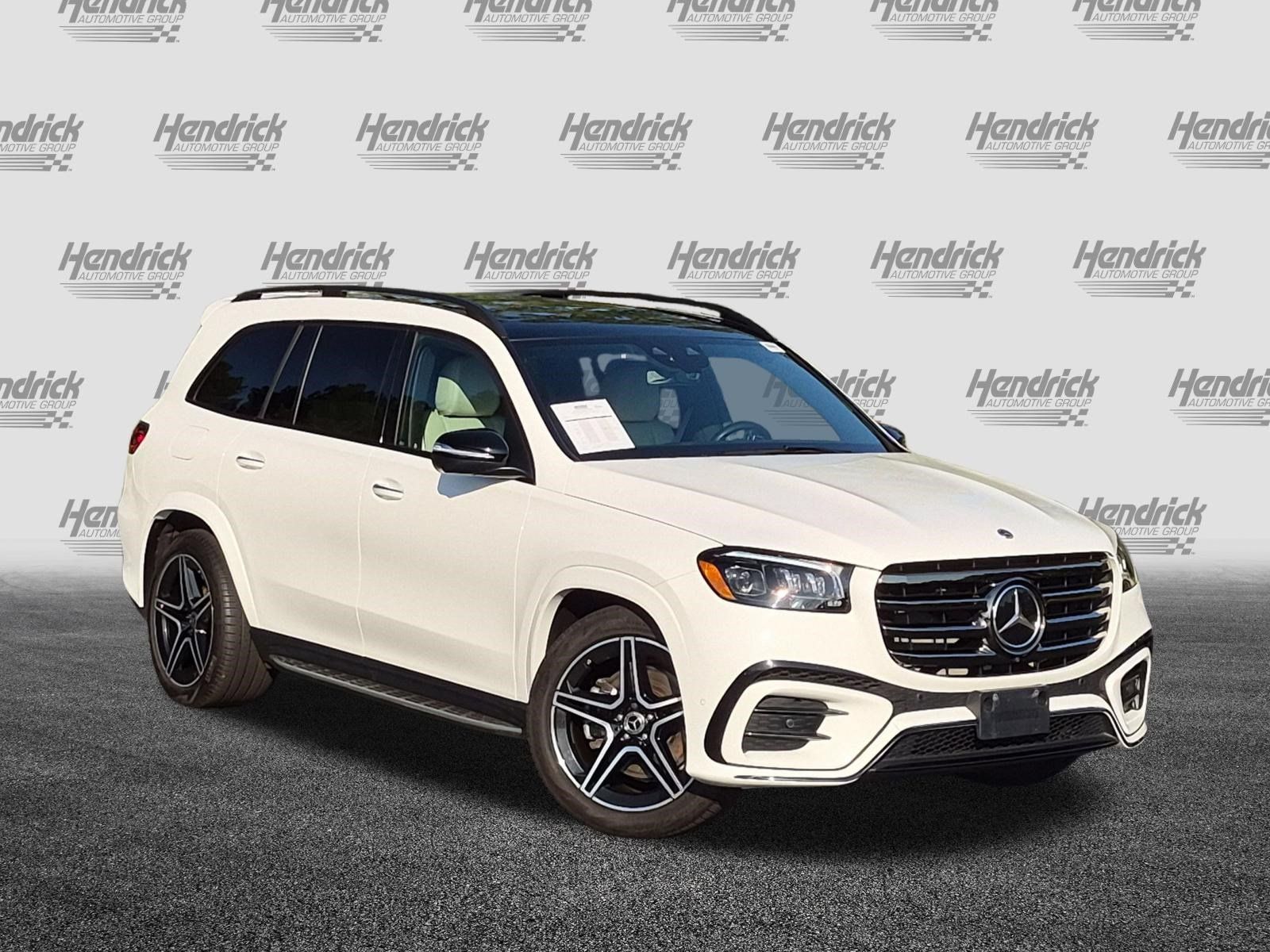 Used 2025 Mercedes-Benz GLS 450 4MATIC w/ AMG Line Exterior image 2