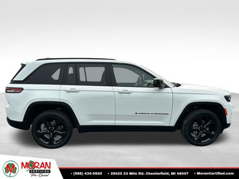Used 2023 Jeep Grand Cherokee Altitude AWD/4WD image 6