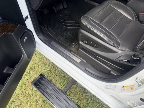 Used 2018 GMC Sierra 1500 Denali w/ Denali Ultimate Package AWD/4WD image 11