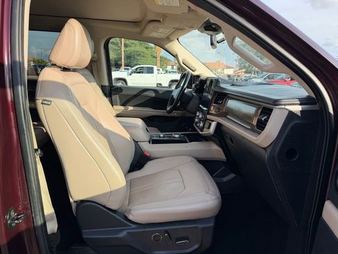 Used 2024 Ford Expedition Limited image 19