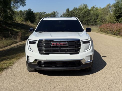 Used 2026 GMC Acadia Elevation w/ Elevation Premium Package AWD/4WD image 3