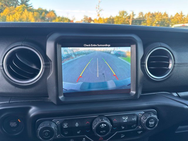 Used 2018 Jeep Wrangler Unlimited Sahara w/ Dual Top Group AWD/4WD image 32