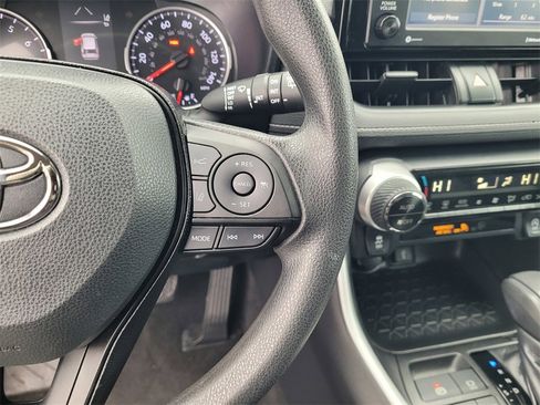 Used 2020 Toyota RAV4 XLE image 22
