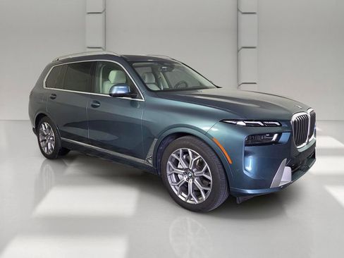 Used 2024 BMW X7 xDrive40i w/ Premium Package AWD/4WD image 2