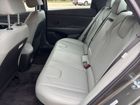 Used 2025 Hyundai Elantra Limited image 24