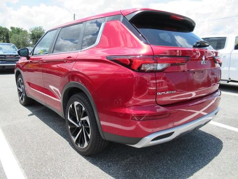Used 2023 Mitsubishi Outlander SE AWD/4WD image 3
