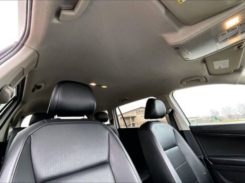 Used 2019 Volkswagen Tiguan SE image 19
