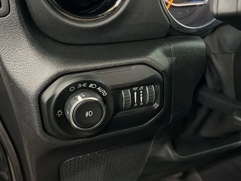 Used 2021 Jeep Wrangler Unlimited Sahara image 9