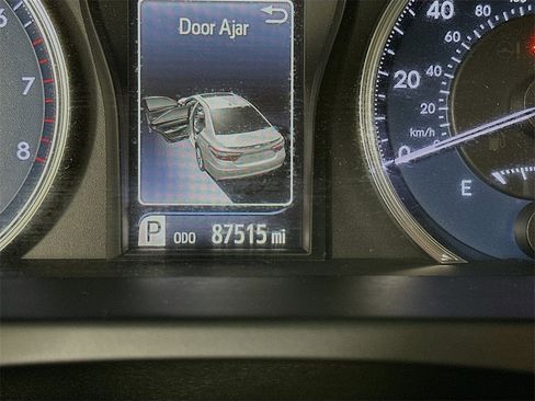 Used 2016 Toyota Camry XLE image 13