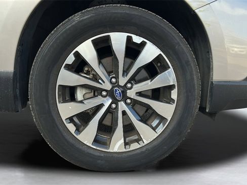 Used 2017 Subaru Outback 2.5i Limited image 9