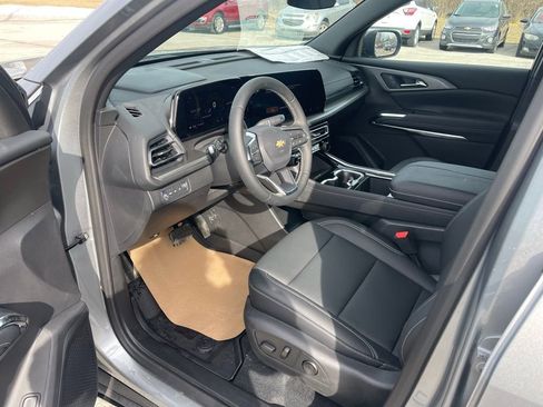 Used 2025 Chevrolet Traverse LT w/ LPO, Floor Liner Package image 17