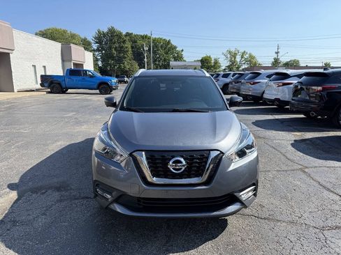 Used 2019 Nissan Kicks SR FWD image 2