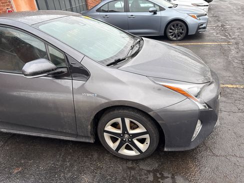 Used 2016 Toyota Prius Four Touring image 12
