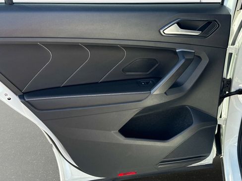 Used 2024 Volkswagen Tiguan SEL R-Line image 10