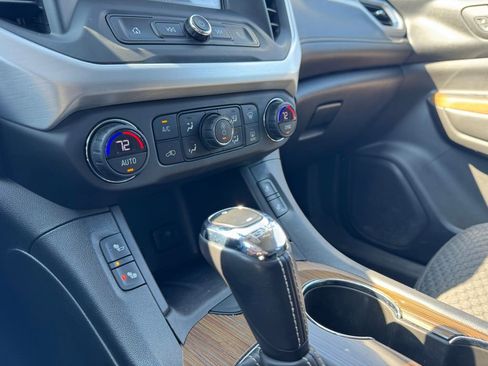 Used 2018 GMC Acadia SLE w/ Driver Alert Package I image 13