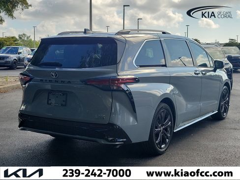 Used 2023 Toyota Sienna XSE w/ XSE Plus Package FWD image 6