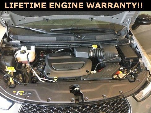 Certified 2025 Chrysler Pacifica Limited image 37