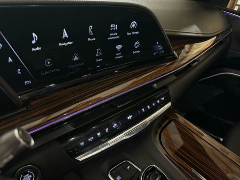 Used 2021 Cadillac Escalade ESV Premium Luxury image 25