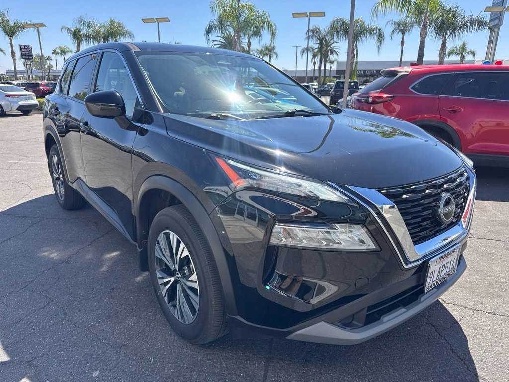 Used 2023 Nissan Rogue SV FWD image 3