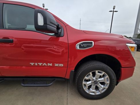 Used 2024 Nissan Titan SV w/ SV Convenience Package image 7