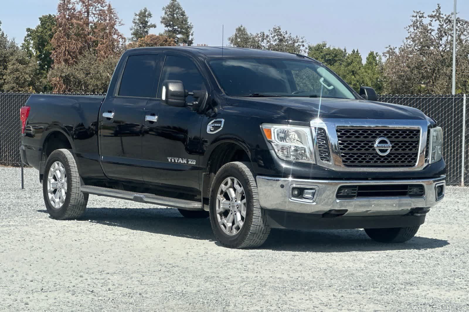 Used 2016 Nissan Titan SV AWD/4WD image 10