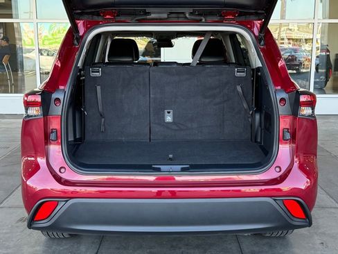 Certified 2023 Toyota Highlander XLE image 15