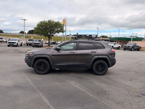 Used 2019 Jeep Cherokee Trailhawk w/ Comfort/Convenience Group AWD/4WD image 4
