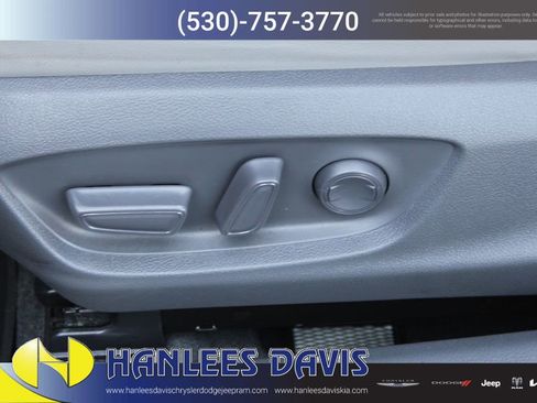 Used 2020 Toyota Camry SE image 13