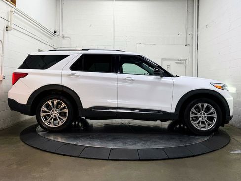 Used 2021 Ford Explorer Limited w/ Equipment Group 301A image 10