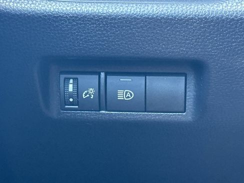 Used 2022 Toyota RAV4 LE AWD/4WD image 41