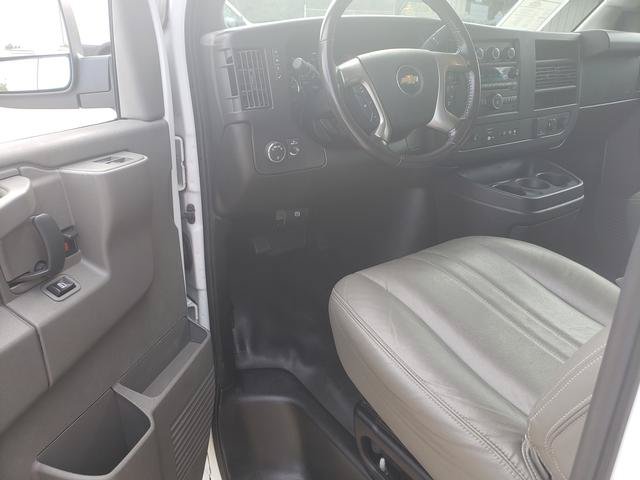 Used 2018 Chevrolet Express 2500 w/ Driver Convenience Package RWD image 12