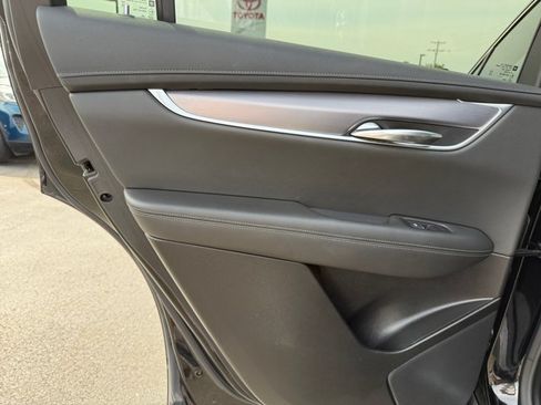 Used 2025 Cadillac XT6 Luxury FWD image 31