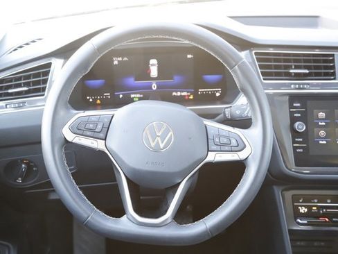 Used 2022 Volkswagen Tiguan SE image 20